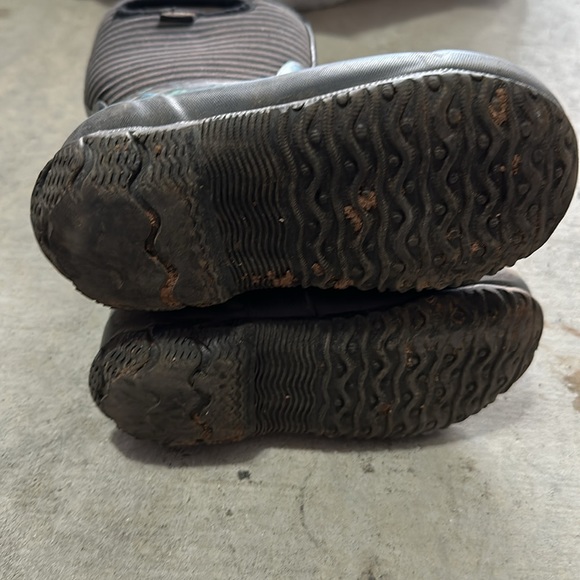 Bogs Youth Floral Stripe Kids Size 11 - Picture 6 of 6